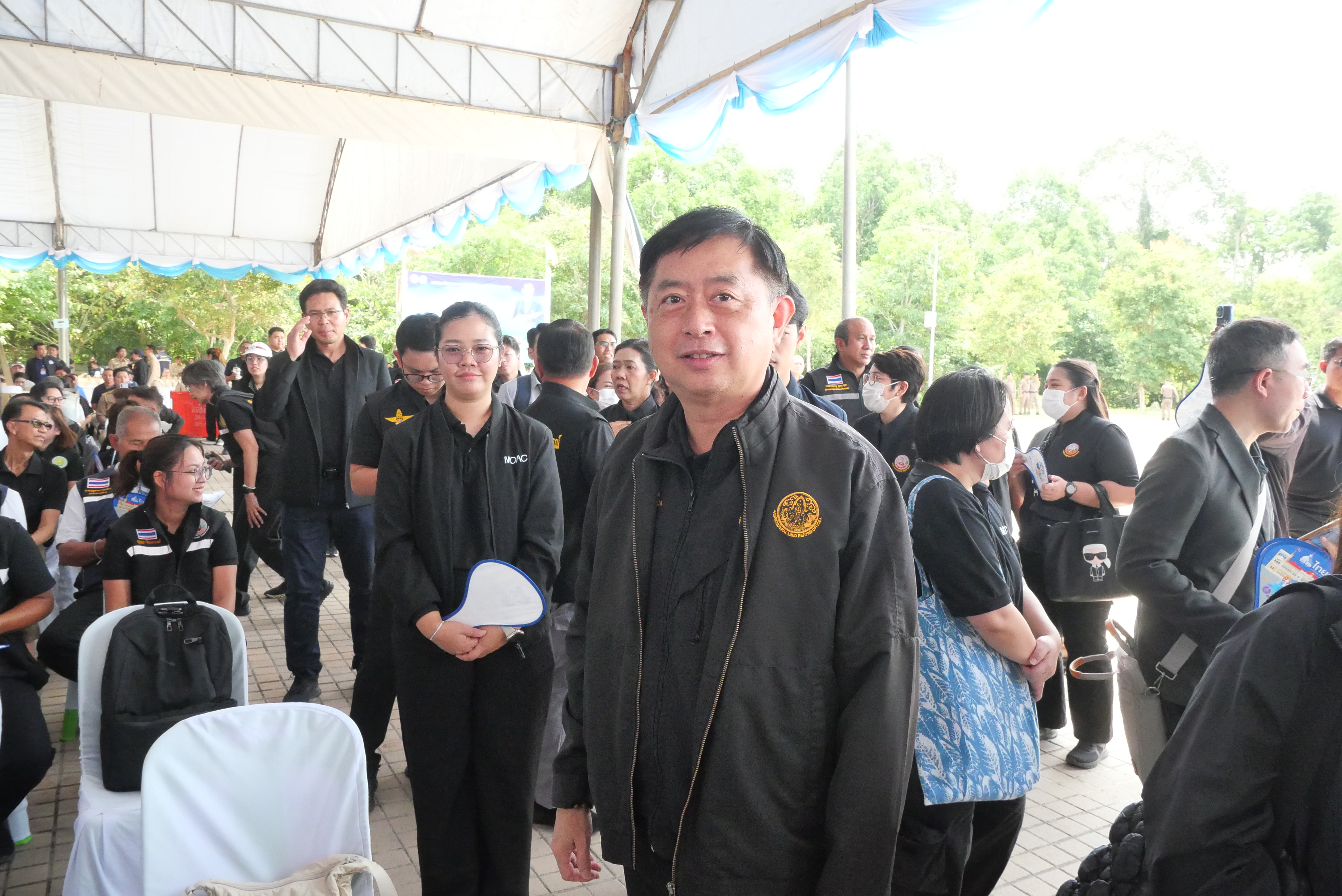 title - เลขาธิการ ส.ป.ก. พร้อมคณะ ร่วมลงพื้นที่กับคณะนายกรัฐมนตรี ติดตามการบริหารจัดการน้ำ เพิ่มศักยภาพระบายน้ำ ลดเสี่ยงน้ำท่วมหาดใหญ่ 